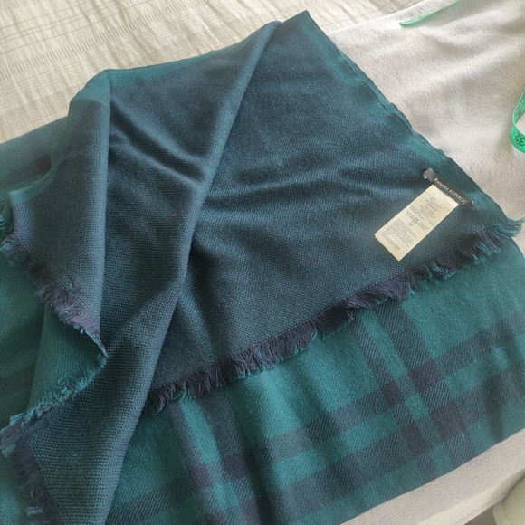 Banana Republic 100% wool soft Dark Green scarf/wrap - Picture 9 of 10